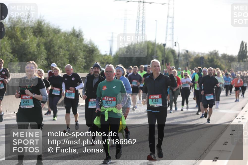 03.10.2024 - Köhlbrandbrückenlauf Fuchs,  Jonas http://msf.ph/oto/7186962 03.10.2024 09:21:22 Position 3 2378, 3675, 3478, 337, 3398, 3169 meine-sportfotos.de