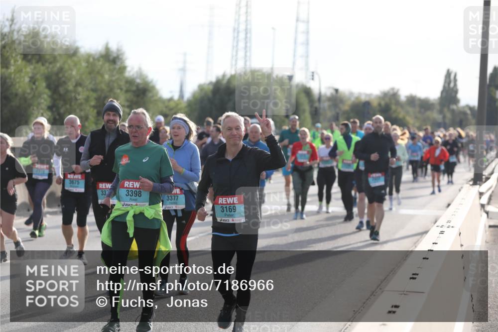 03.10.2024 - Köhlbrandbrückenlauf Fuchs,  Jonas http://msf.ph/oto/7186966 03.10.2024 09:21:22 Position 3 2378, 3675, 33, 3398, 3377, 3169 meine-sportfotos.de