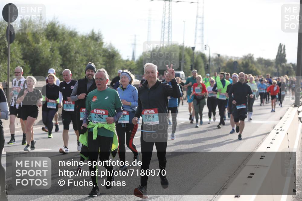 03.10.2024 - Köhlbrandbrückenlauf Fuchs,  Jonas http://msf.ph/oto/7186970 03.10.2024 09:21:23 Position 3 2378, 3675, 32, 3398, 377, 3169 meine-sportfotos.de