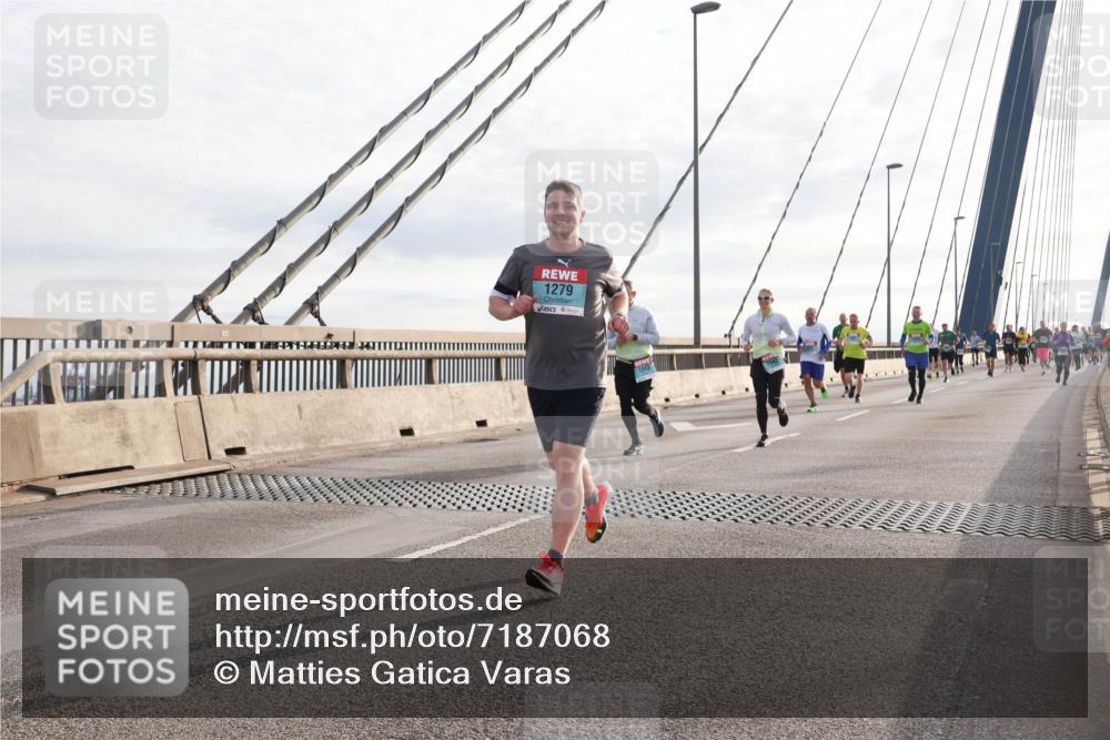 03.10.2024 - Köhlbrandbrückenlauf Matties Gatica Varas http://msf.ph/oto/7187068 03.10.2024 09:26:11 Position 2 1279 meine-sportfotos.de