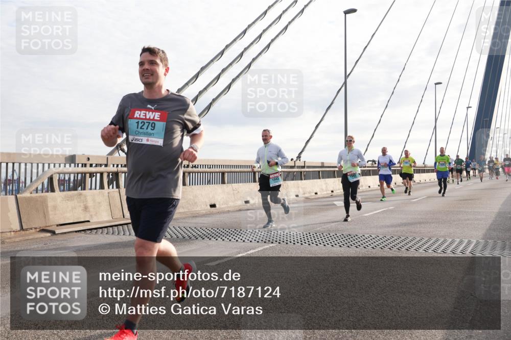 03.10.2024 - Köhlbrandbrückenlauf Matties Gatica Varas http://msf.ph/oto/7187124 03.10.2024 09:26:12 Position 2 1279, 1943 meine-sportfotos.de