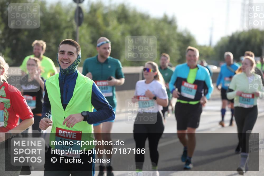 03.10.2024 - Köhlbrandbrückenlauf Fuchs,  Jonas http://msf.ph/oto/7187166 03.10.2024 09:21:31 Position 3 1726, 1549, 1941, 254, 2542 meine-sportfotos.de