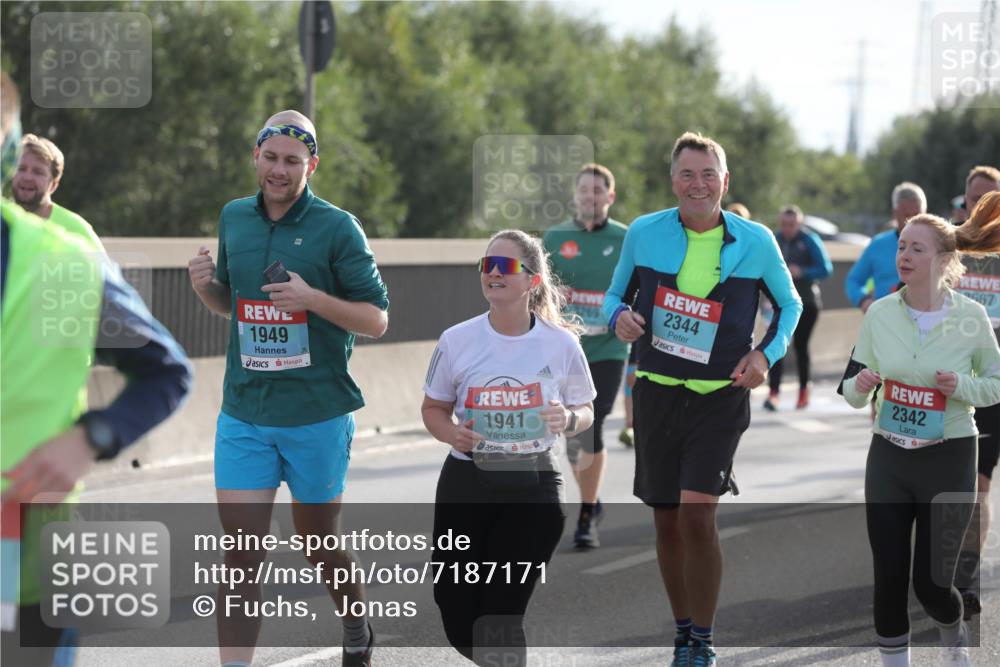 03.10.2024 - Köhlbrandbrückenlauf Fuchs,  Jonas http://msf.ph/oto/7187171 03.10.2024 09:21:32 Position 3 1949, 1941, 2344, 2342, 567 meine-sportfotos.de