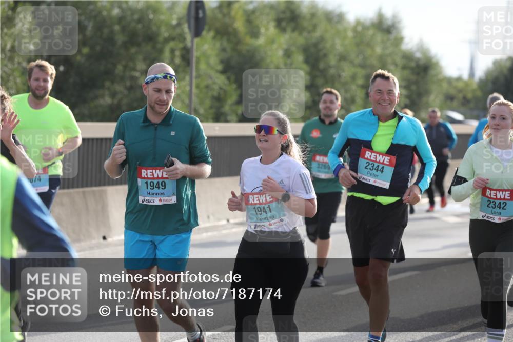 03.10.2024 - Köhlbrandbrückenlauf Fuchs,  Jonas http://msf.ph/oto/7187174 03.10.2024 09:21:32 Position 3 1949, 1941, 2344, 2342 meine-sportfotos.de