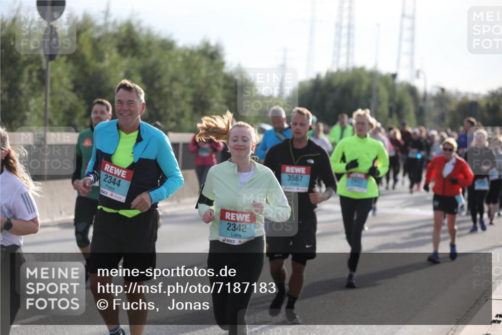 03.10.2024 - Köhlbrandbrückenlauf Fuchs,  Jonas http://msf.ph/oto/7187183 03.10.2024 09:21:33 Position 3 2344, 2342, 3567 meine-sportfotos.de