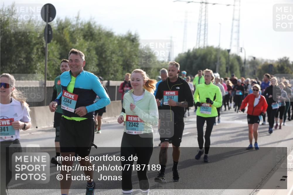 03.10.2024 - Köhlbrandbrückenlauf Fuchs,  Jonas http://msf.ph/oto/7187189 03.10.2024 09:21:33 Position 3 941, 2344, 2342, 3567, 2937 meine-sportfotos.de