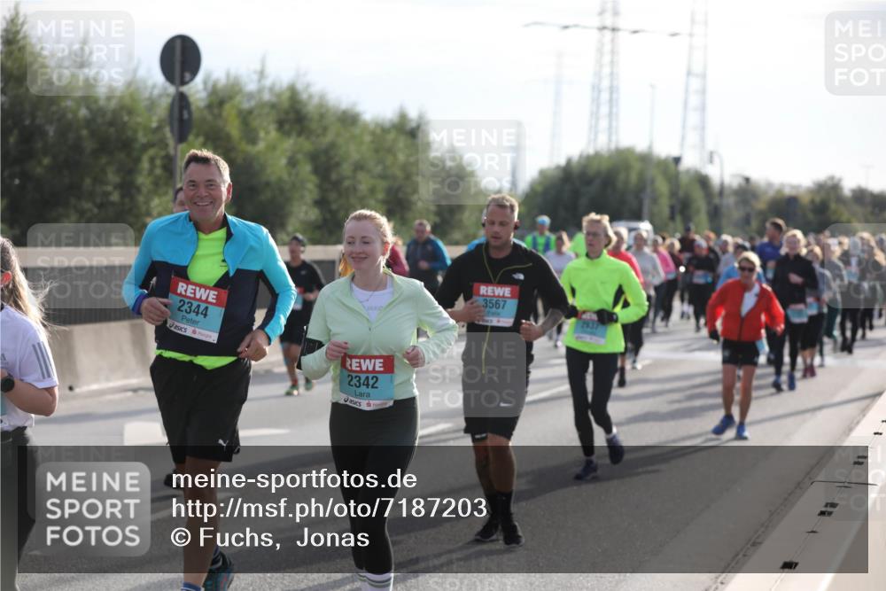 03.10.2024 - Köhlbrandbrückenlauf Fuchs,  Jonas http://msf.ph/oto/7187203 03.10.2024 09:21:33 Position 3 3567, 2344, 2342, 11 meine-sportfotos.de