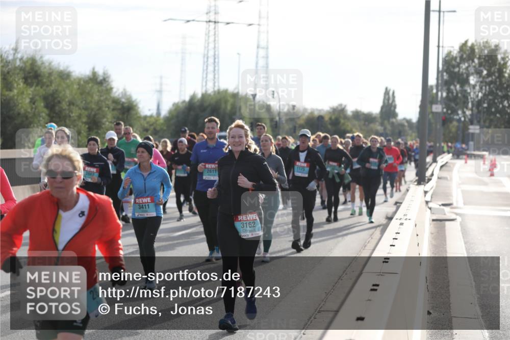 03.10.2024 - Köhlbrandbrückenlauf Fuchs,  Jonas http://msf.ph/oto/7187243 03.10.2024 09:21:39 Position 3 28, 3411, 2611, 1175, 3162 meine-sportfotos.de