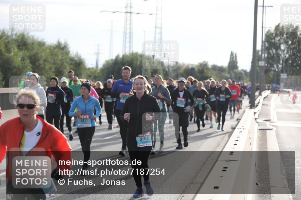 03.10.2024 - Köhlbrandbrückenlauf Fuchs,  Jonas http://msf.ph/oto/7187254 03.10.2024 09:21:39 Position 3 3411, 261, 1175, 3162 meine-sportfotos.de