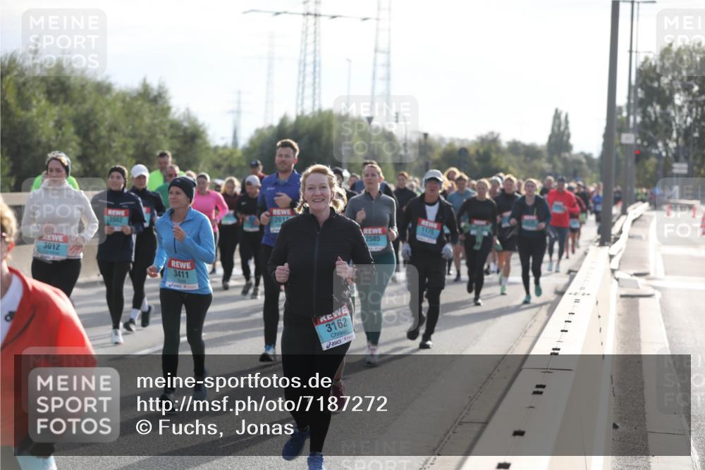 03.10.2024 - Köhlbrandbrückenlauf Fuchs,  Jonas http://msf.ph/oto/7187272 03.10.2024 09:21:40 Position 3 2662, 3012, 3411, 261, 1175, 2585, 3162 meine-sportfotos.de