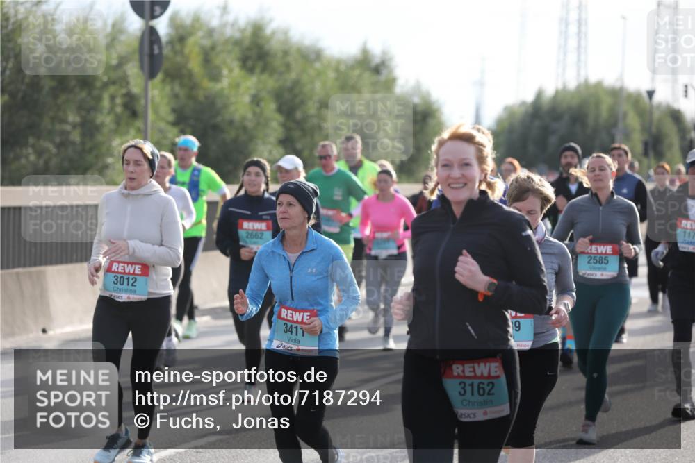 03.10.2024 - Köhlbrandbrückenlauf Fuchs,  Jonas http://msf.ph/oto/7187294 03.10.2024 09:21:41 Position 3 3012, 2662, 3411, 3162, 19, 2585, 117 meine-sportfotos.de