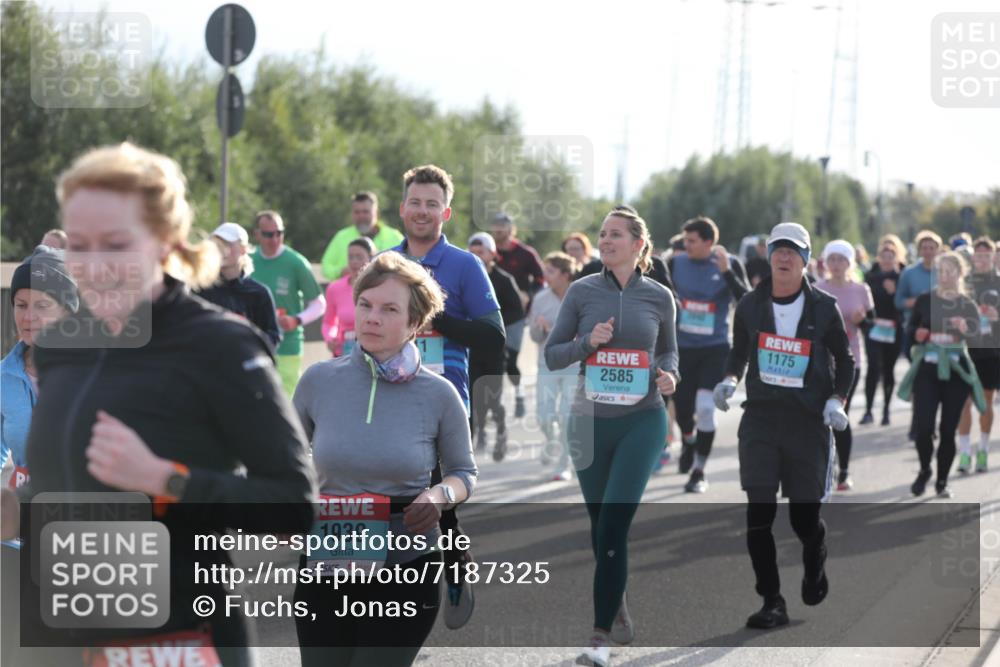 03.10.2024 - Köhlbrandbrückenlauf Fuchs,  Jonas http://msf.ph/oto/7187325 03.10.2024 09:21:42 Position 3 1939, 2585, 1175 meine-sportfotos.de