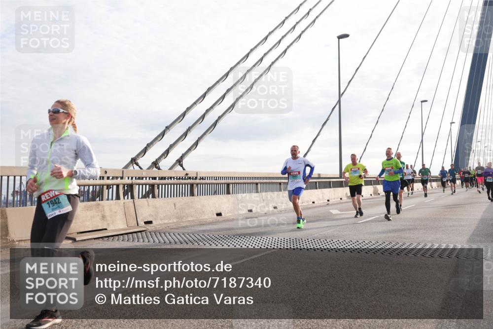03.10.2024 - Köhlbrandbrückenlauf Matties Gatica Varas http://msf.ph/oto/7187340 03.10.2024 09:26:14 Position 2 1942 meine-sportfotos.de