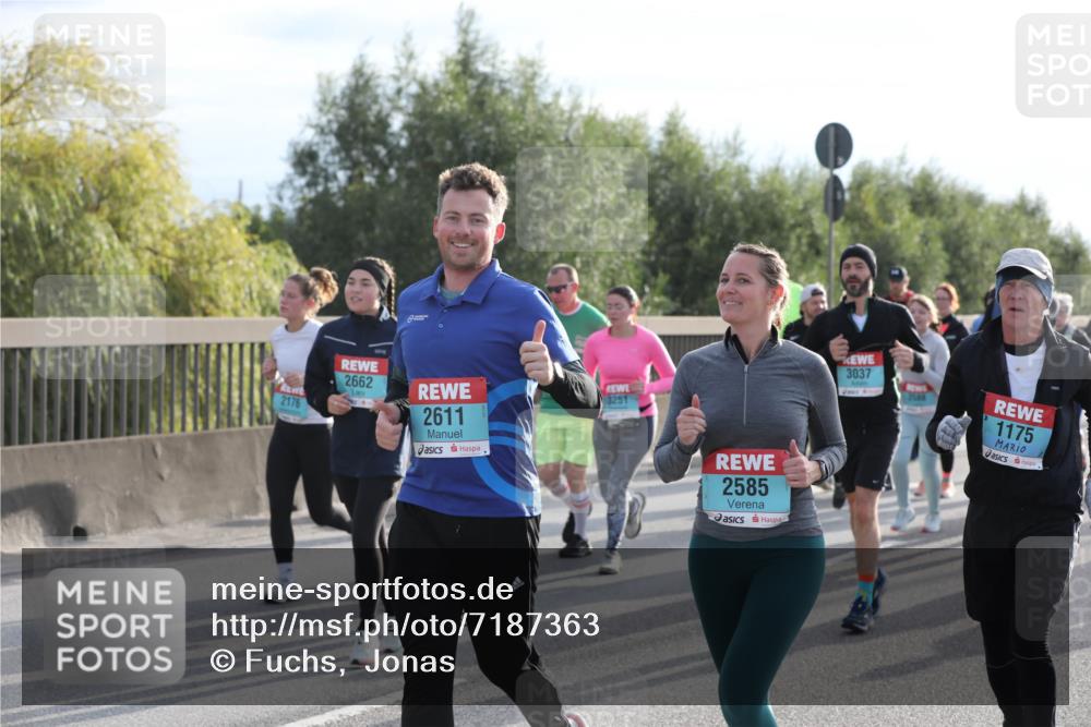 03.10.2024 - Köhlbrandbrückenlauf Fuchs,  Jonas http://msf.ph/oto/7187363 03.10.2024 09:21:44 Position 3 2176, 2662, 2611, 3251, 2585, 3037, 2544, 1175 meine-sportfotos.de