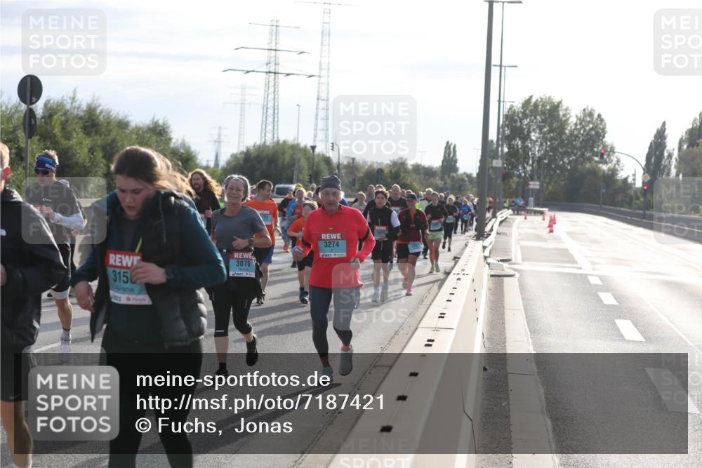 03.10.2024 - Köhlbrandbrückenlauf Fuchs,  Jonas http://msf.ph/oto/7187421 03.10.2024 09:21:49 Position 3 315, 3070, 3274 meine-sportfotos.de