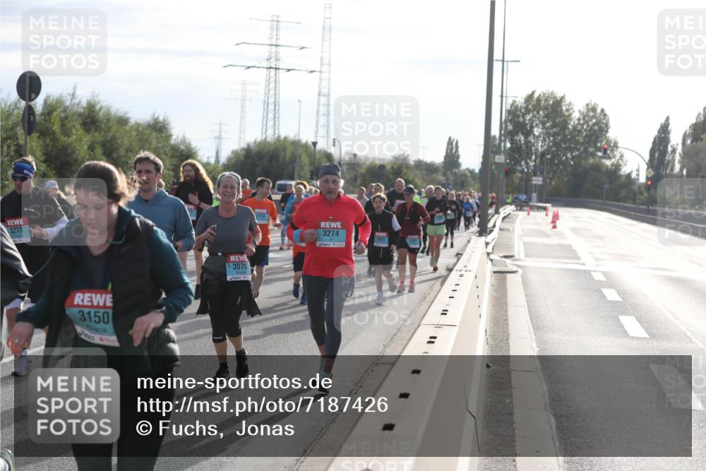 03.10.2024 - Köhlbrandbrückenlauf Fuchs,  Jonas http://msf.ph/oto/7187426 03.10.2024 09:21:49 Position 3 3273, 119, 3150, 3070, 3155, 3274, 1953 meine-sportfotos.de