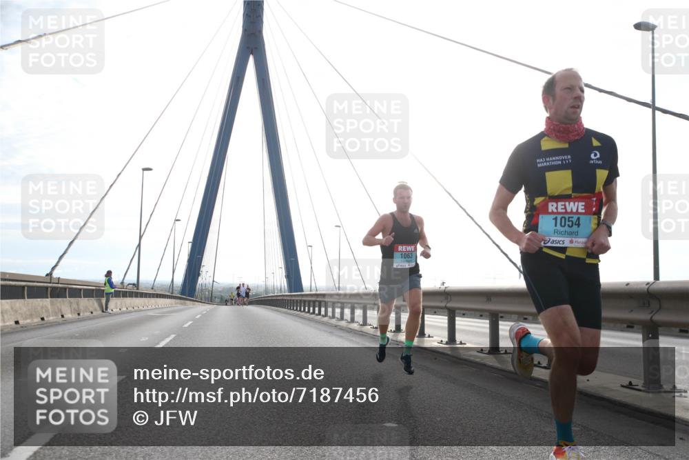 03.10.2024 - Köhlbrandbrückenlauf Jannik Wohlers http://msf.ph/oto/7187456 03.10.2024 09:17:52 Position 1 1063, 1054 meine-sportfotos.de