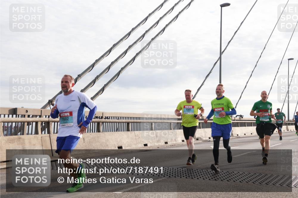 03.10.2024 - Köhlbrandbrückenlauf Matties Gatica Varas http://msf.ph/oto/7187491 03.10.2024 09:26:16 Position 2 1602, 1561, 187, 2311 meine-sportfotos.de
