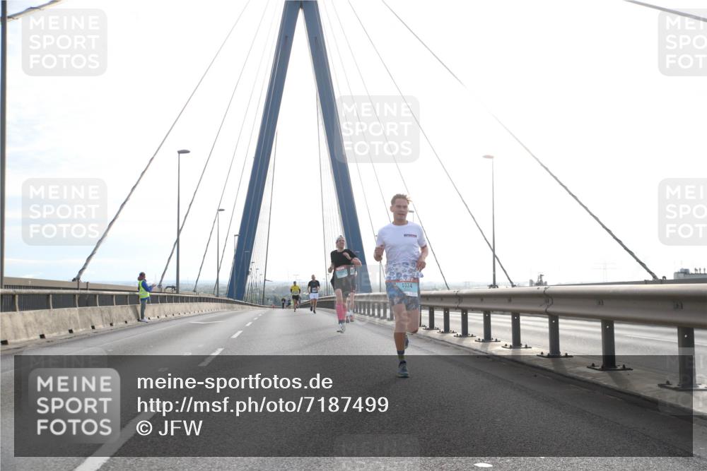 03.10.2024 - Köhlbrandbrückenlauf Jannik Wohlers http://msf.ph/oto/7187499 03.10.2024 09:18:02 Position 1 1074 meine-sportfotos.de