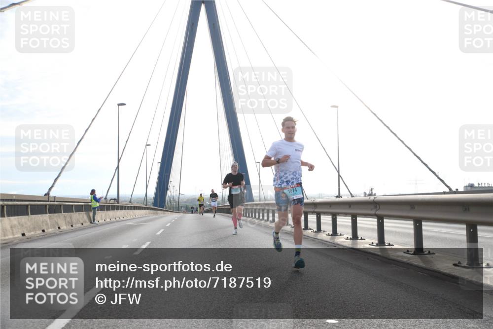 03.10.2024 - Köhlbrandbrückenlauf Jannik Wohlers http://msf.ph/oto/7187519 03.10.2024 09:18:03 Position 1 1074 meine-sportfotos.de