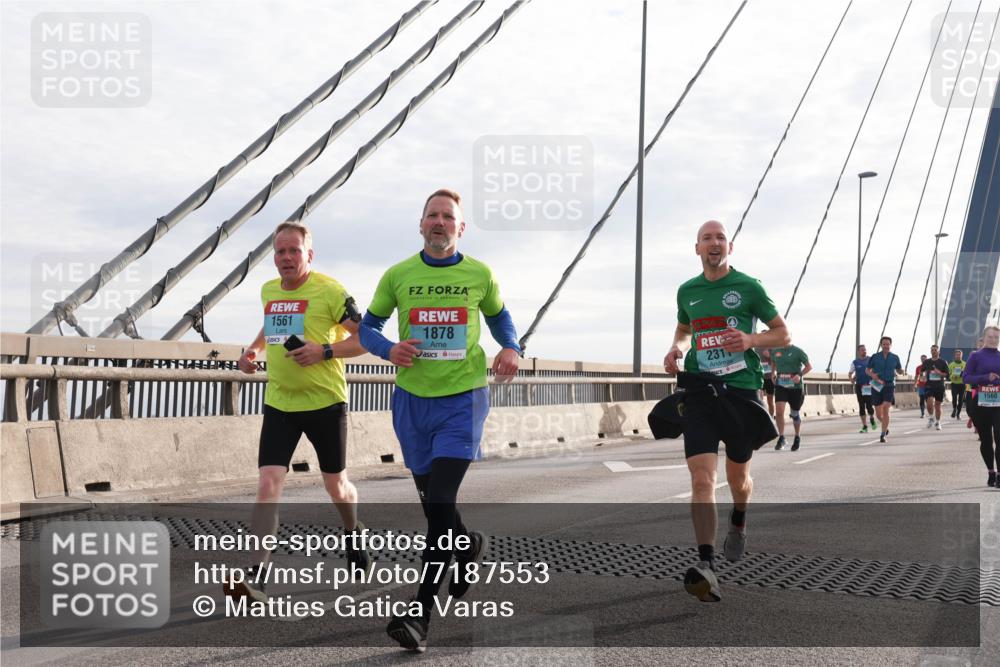03.10.2024 - Köhlbrandbrückenlauf Matties Gatica Varas http://msf.ph/oto/7187553 03.10.2024 09:26:17 Position 2 1561, 1878, 231, 1560 meine-sportfotos.de