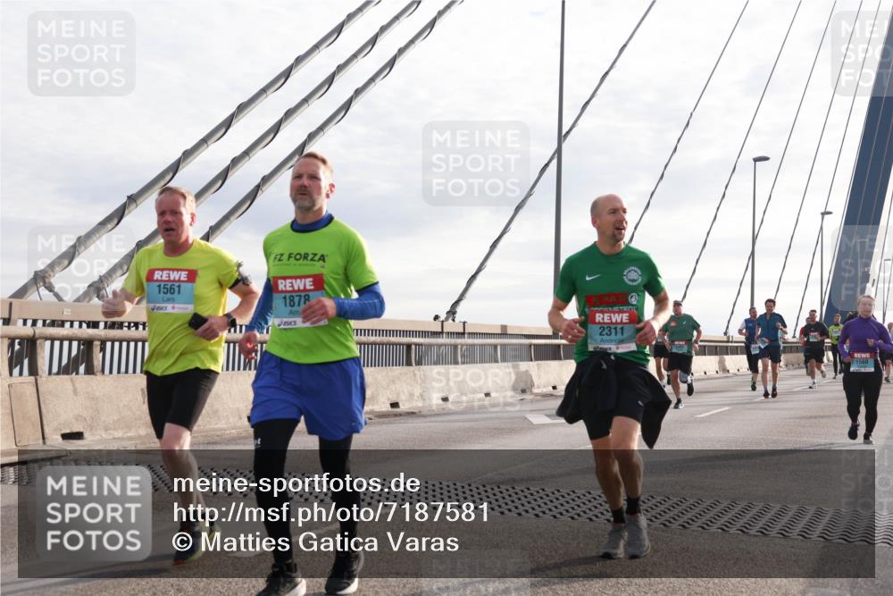 03.10.2024 - Köhlbrandbrückenlauf Matties Gatica Varas http://msf.ph/oto/7187581 03.10.2024 09:26:17 Position 2 1561, 1878, 2311, 1560 meine-sportfotos.de