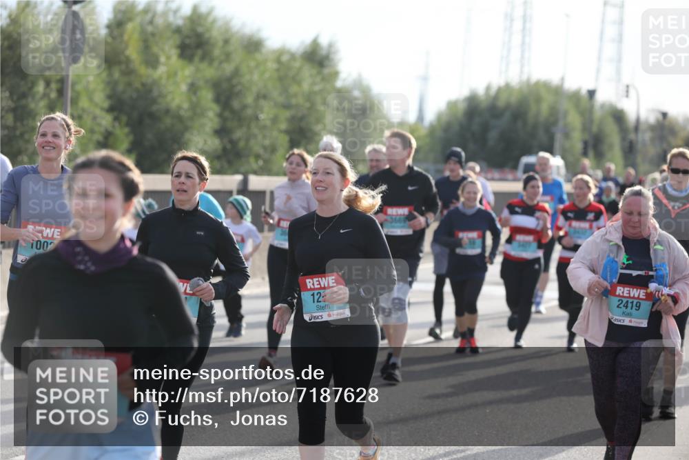 03.10.2024 - Köhlbrandbrückenlauf Fuchs,  Jonas http://msf.ph/oto/7187628 03.10.2024 09:22:26 Position 3 1002, 3080, 12, 2419 meine-sportfotos.de