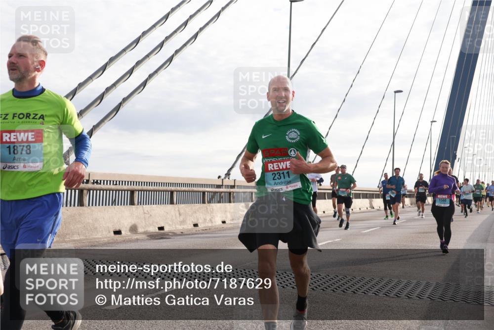 03.10.2024 - Köhlbrandbrückenlauf Matties Gatica Varas http://msf.ph/oto/7187629 03.10.2024 09:26:18 Position 2 1878, 2311, 1560 meine-sportfotos.de