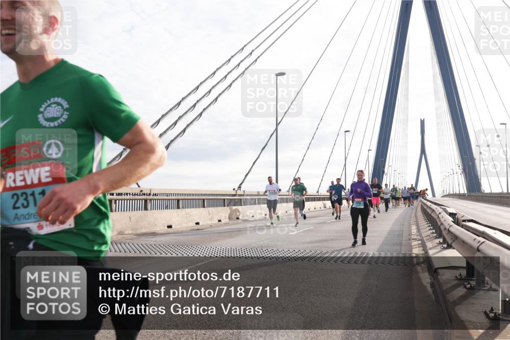 03.10.2024 - Köhlbrandbrückenlauf Matties Gatica Varas http://msf.ph/oto/7187711 03.10.2024 09:26:18 Position 2 231 meine-sportfotos.de
