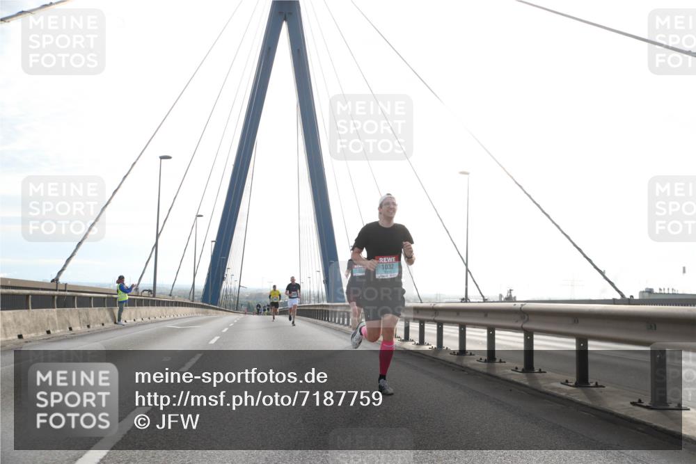03.10.2024 - Köhlbrandbrückenlauf Jannik Wohlers http://msf.ph/oto/7187759 03.10.2024 09:18:04 Position 1 1165, 1032 meine-sportfotos.de