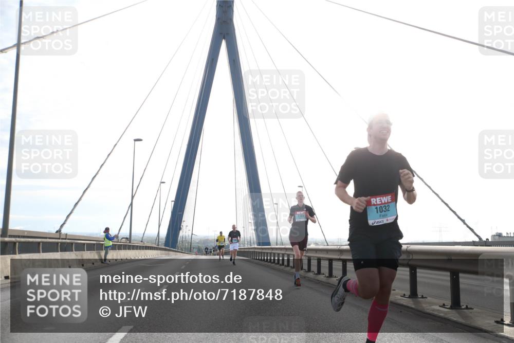 03.10.2024 - Köhlbrandbrückenlauf Jannik Wohlers http://msf.ph/oto/7187848 03.10.2024 09:18:05 Position 1 1165, 1032 meine-sportfotos.de