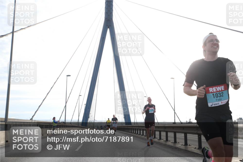 03.10.2024 - Köhlbrandbrückenlauf Jannik Wohlers http://msf.ph/oto/7187891 03.10.2024 09:18:05 Position 1 1165, 1032 meine-sportfotos.de