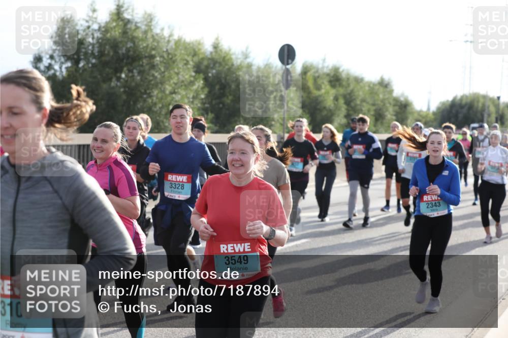 03.10.2024 - Köhlbrandbrückenlauf Fuchs,  Jonas http://msf.ph/oto/7187894 03.10.2024 09:22:48 Position 3 3109, 3328, 3549, 2343 meine-sportfotos.de