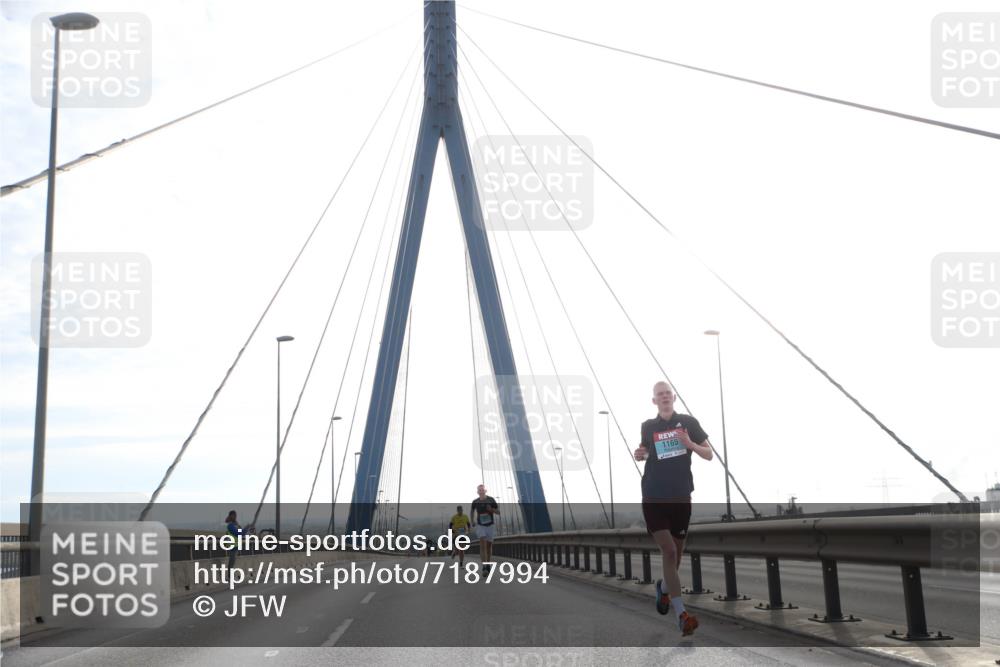 03.10.2024 - Köhlbrandbrückenlauf Jannik Wohlers http://msf.ph/oto/7187994 03.10.2024 09:18:06 Position 1 1165 meine-sportfotos.de