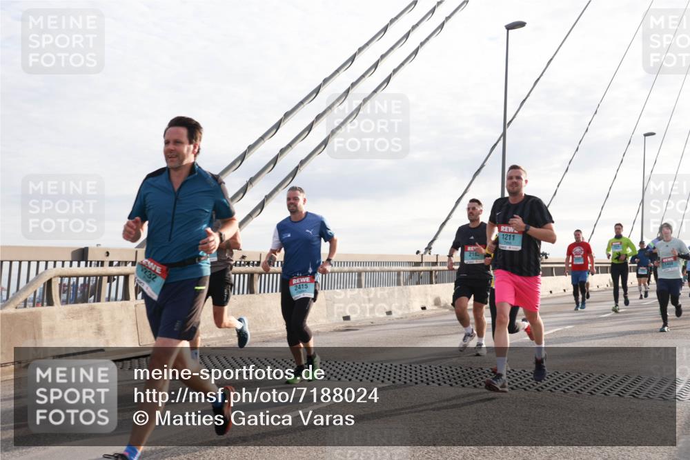 03.10.2024 - Köhlbrandbrückenlauf Matties Gatica Varas http://msf.ph/oto/7188024 03.10.2024 09:26:23 Position 2 1232, 2415, 2182, 1211, 1450 meine-sportfotos.de