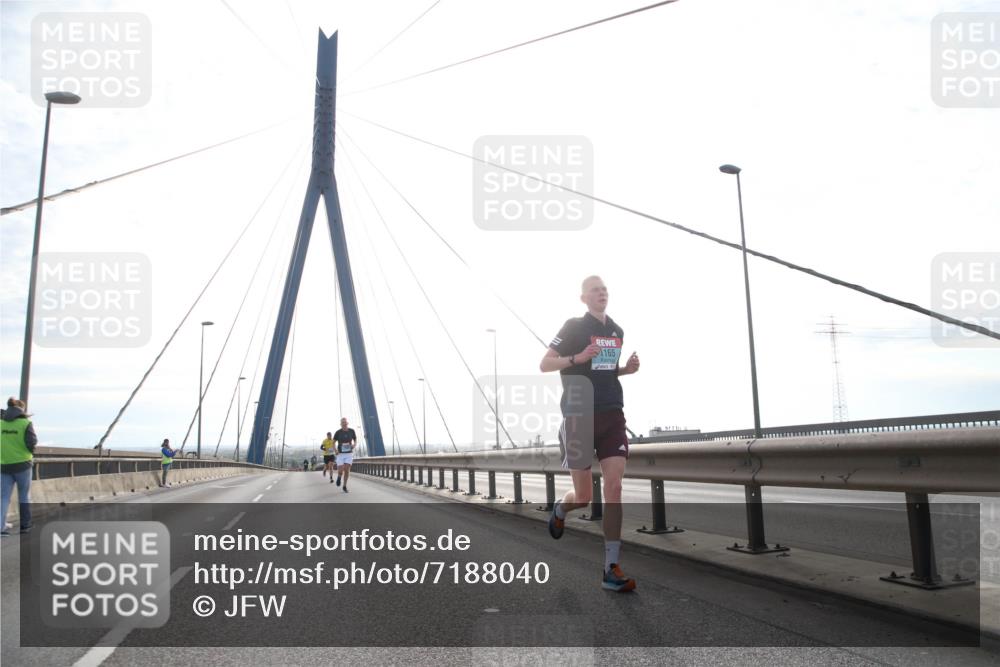 03.10.2024 - Köhlbrandbrückenlauf Jannik Wohlers http://msf.ph/oto/7188040 03.10.2024 09:18:07 Position 1 1165 meine-sportfotos.de