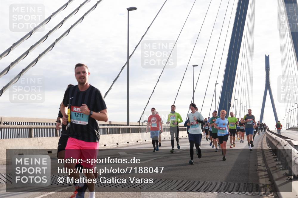 03.10.2024 - Köhlbrandbrückenlauf Matties Gatica Varas http://msf.ph/oto/7188047 03.10.2024 09:26:24 Position 2 1211, 1450, 1721 meine-sportfotos.de