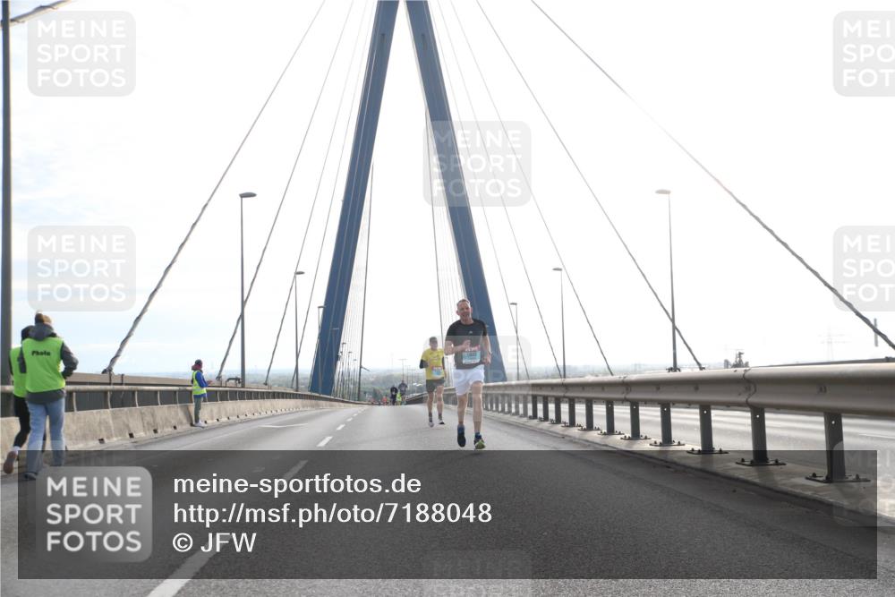 03.10.2024 - Köhlbrandbrückenlauf Jannik Wohlers http://msf.ph/oto/7188048 03.10.2024 09:18:08 Position 1 1043 meine-sportfotos.de