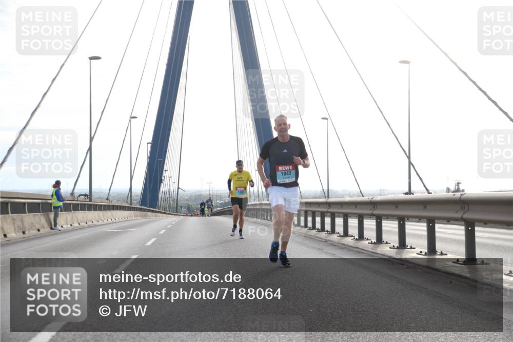03.10.2024 - Köhlbrandbrückenlauf Jannik Wohlers http://msf.ph/oto/7188064 03.10.2024 09:18:09 Position 1 1043 meine-sportfotos.de