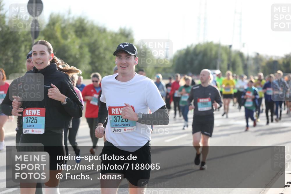 03.10.2024 - Köhlbrandbrückenlauf Fuchs,  Jonas http://msf.ph/oto/7188065 03.10.2024 09:22:54 Position 3 3725, 3720, 1995 meine-sportfotos.de