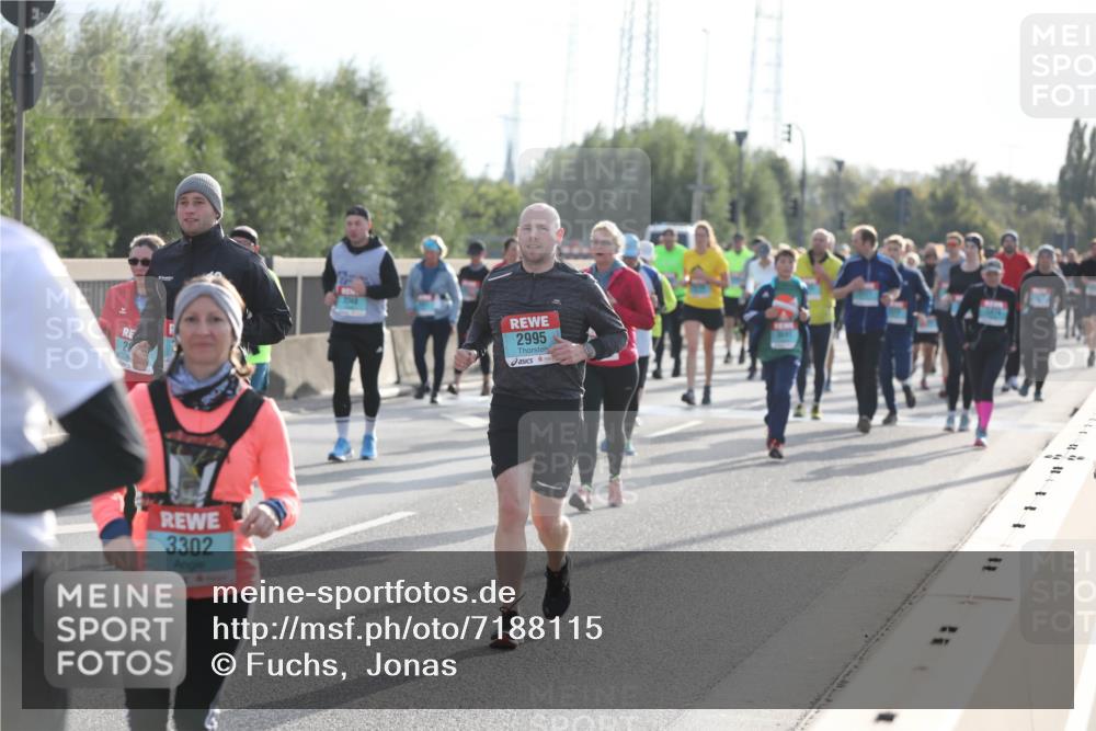 03.10.2024 - Köhlbrandbrückenlauf Fuchs,  Jonas http://msf.ph/oto/7188115 03.10.2024 09:22:55 Position 3 3302, 3548, 2995, 11 meine-sportfotos.de