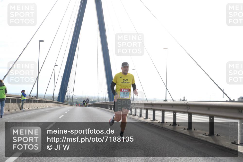 03.10.2024 - Köhlbrandbrückenlauf Jannik Wohlers http://msf.ph/oto/7188135 03.10.2024 09:18:12 Position 1 1052 meine-sportfotos.de