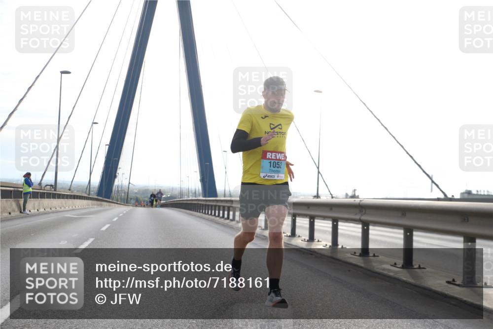 03.10.2024 - Köhlbrandbrückenlauf Jannik Wohlers http://msf.ph/oto/7188161 03.10.2024 09:18:12 Position 1 1052 meine-sportfotos.de