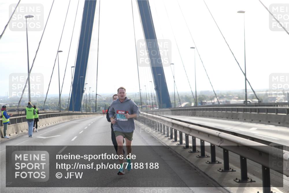 03.10.2024 - Köhlbrandbrückenlauf Jannik Wohlers http://msf.ph/oto/7188188 03.10.2024 09:18:26 Position 1 1313 meine-sportfotos.de