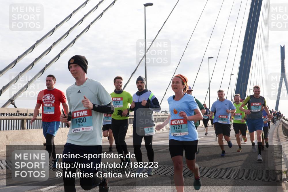 03.10.2024 - Köhlbrandbrückenlauf Matties Gatica Varas http://msf.ph/oto/7188223 03.10.2024 09:26:27 Position 2 1450, 1685, 1574, 1750, 1721, 2362, 1277, 1616 meine-sportfotos.de