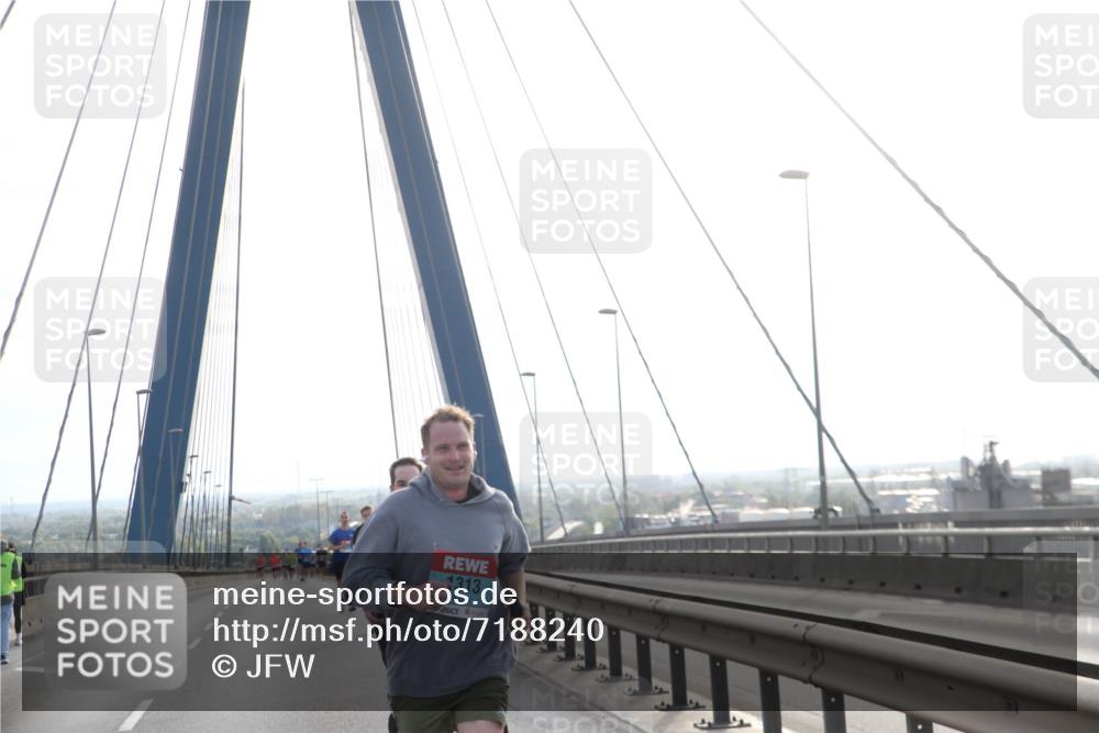 03.10.2024 - Köhlbrandbrückenlauf Jannik Wohlers http://msf.ph/oto/7188240 03.10.2024 09:18:27 Position 1 1313 meine-sportfotos.de