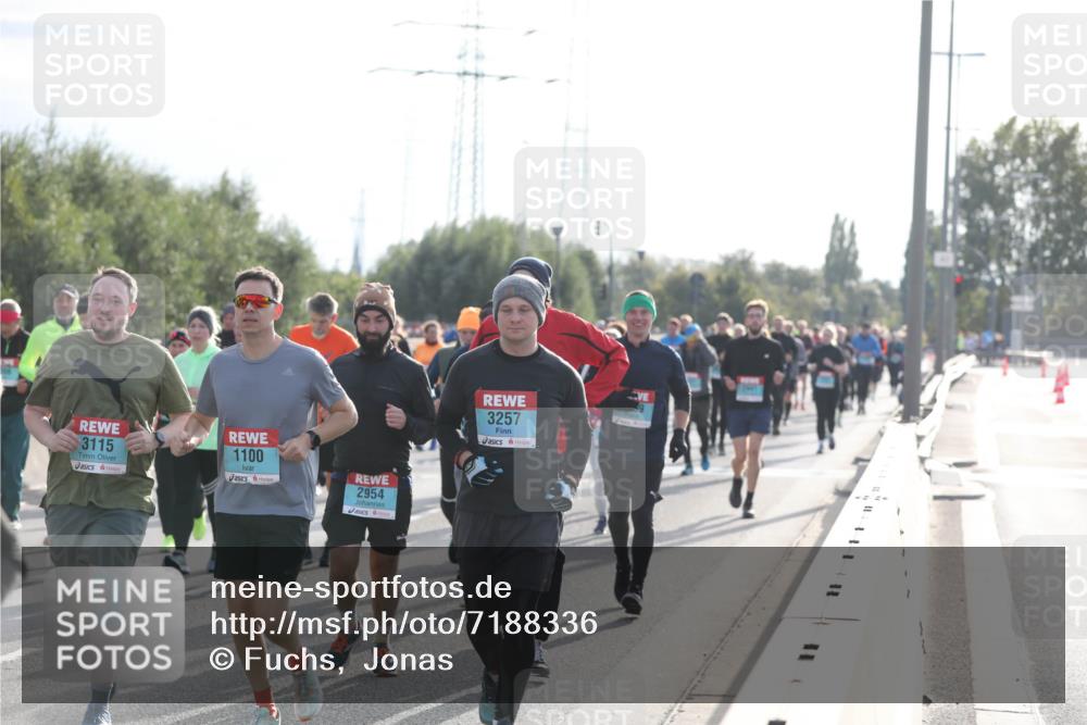 03.10.2024 - Köhlbrandbrückenlauf Fuchs,  Jonas http://msf.ph/oto/7188336 03.10.2024 09:23:07 Position 3 3115, 1100, 2954, 3257 meine-sportfotos.de