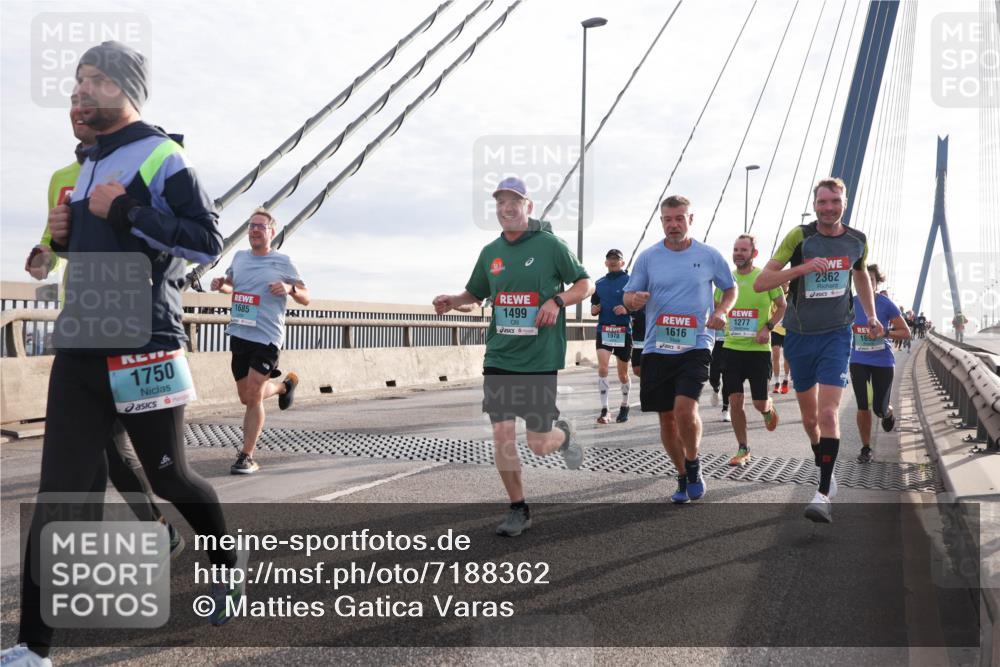 03.10.2024 - Köhlbrandbrückenlauf Matties Gatica Varas http://msf.ph/oto/7188362 03.10.2024 09:26:28 Position 2 1750, 1499, 1685, 1616, 1277, 1970, 2362, 185 meine-sportfotos.de