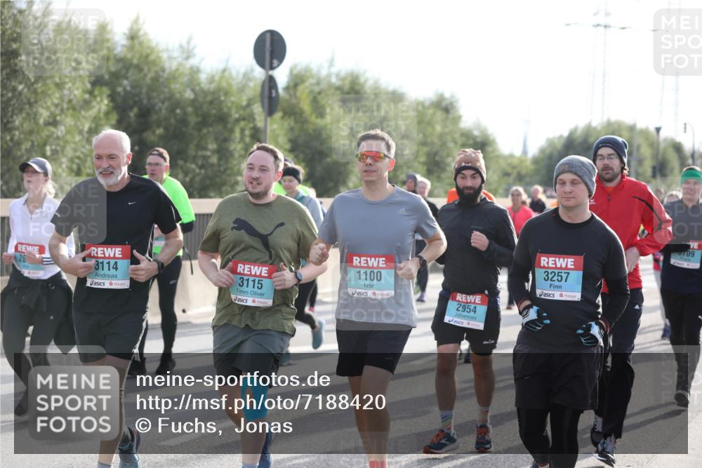 03.10.2024 - Köhlbrandbrückenlauf Fuchs,  Jonas http://msf.ph/oto/7188420 03.10.2024 09:23:08 Position 3 26, 3114, 3115, 1100, 2954, 3257, 709 meine-sportfotos.de
