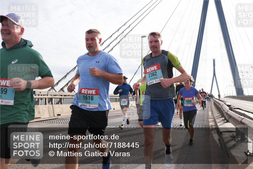 03.10.2024 - Köhlbrandbrückenlauf Matties Gatica Varas http://msf.ph/oto/7188445 03.10.2024 09:26:29 Position 2 99, 1616, 1970, 2362, 1892 meine-sportfotos.de